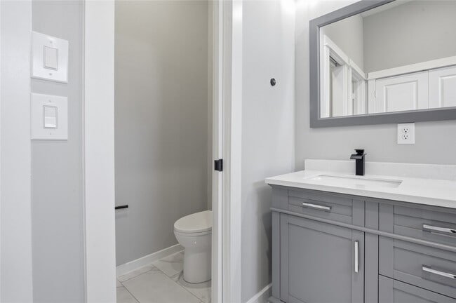 Building Photo - 6728 Parker Grv Ln