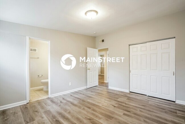 Building Photo - 6910 Woodhurst Dr