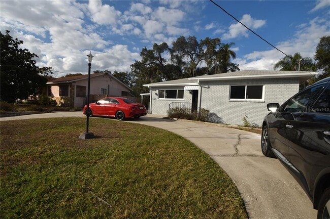 Primary Photo - 1107 W Woodlawn Ave