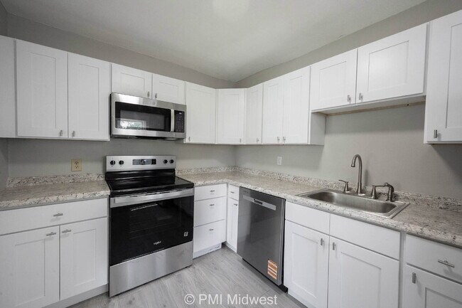 Building Photo - "Charming 3-Bedroom Home in Indianapolis –...