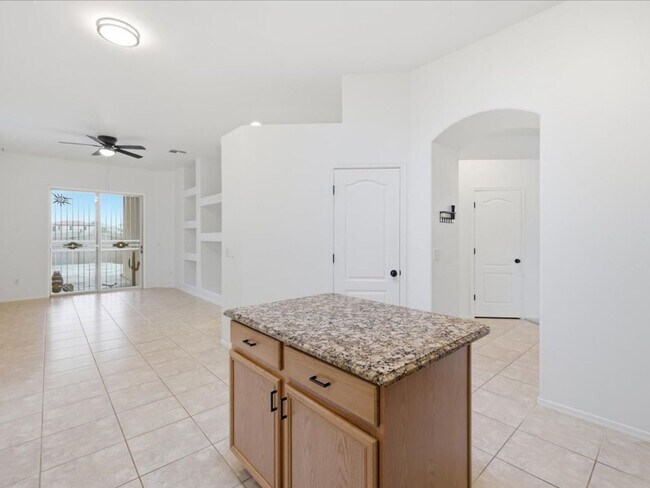 Building Photo - 601 E Pima Meadows Dr