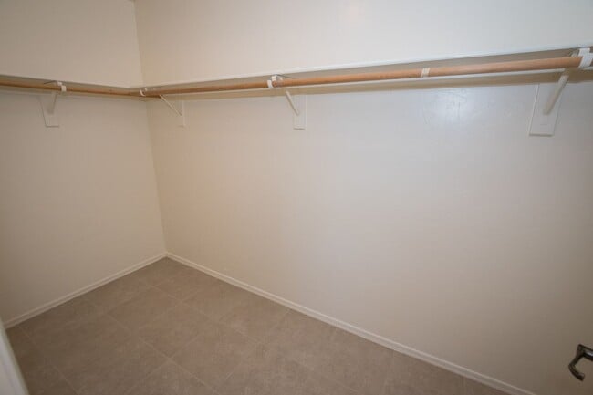 Building Photo - Charming 3-bedroom, 2-bathroom Home w/ 2 C...