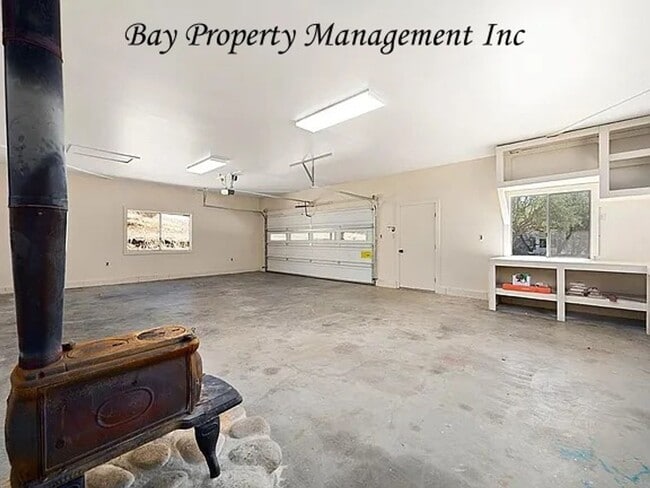 Building Photo - Breathtaking Views from this horse propert...
