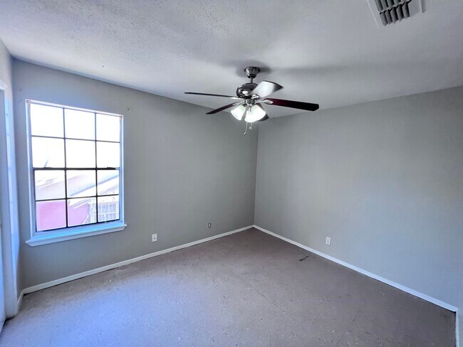 Building Photo - 301 Rio Bravo Dr