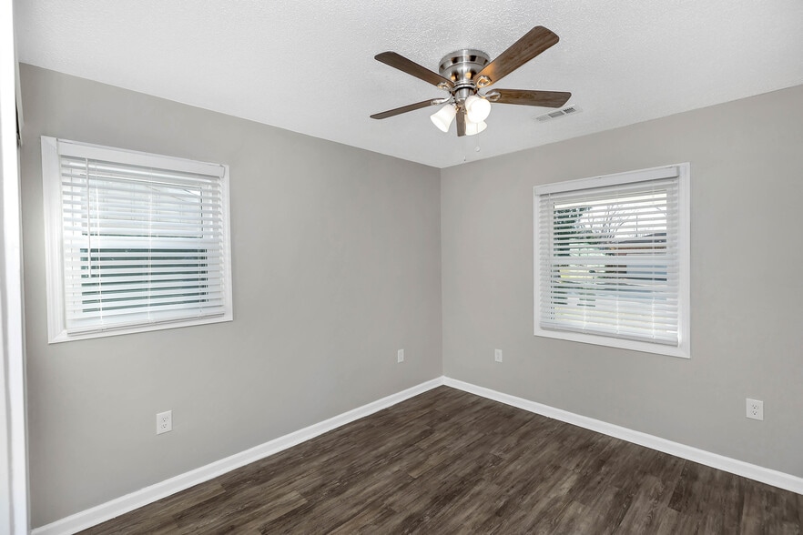 Building Photo - 3903 Telstar Cir SW