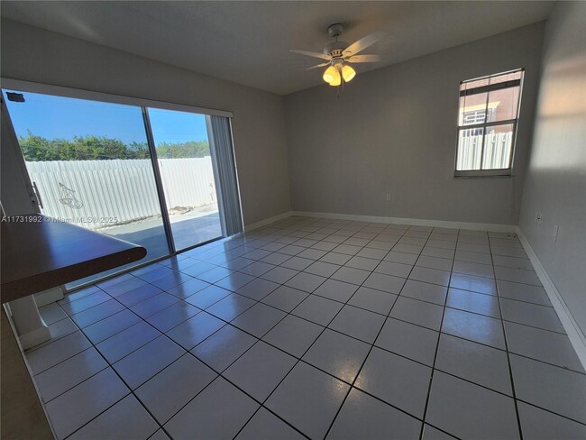 Building Photo - 986 NW 136 Ct