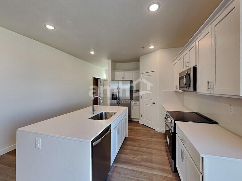 Building Photo - 4672 W Ore Strm Rd