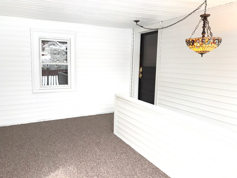 Building Photo - 112 Bernet Way