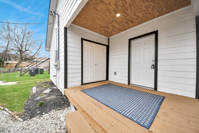 Building Photo - 2811 Winbern St