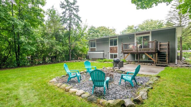 Building Photo - 406 Manor Dr