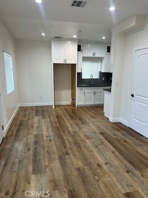 Building Photo - 5877 Towne Ave