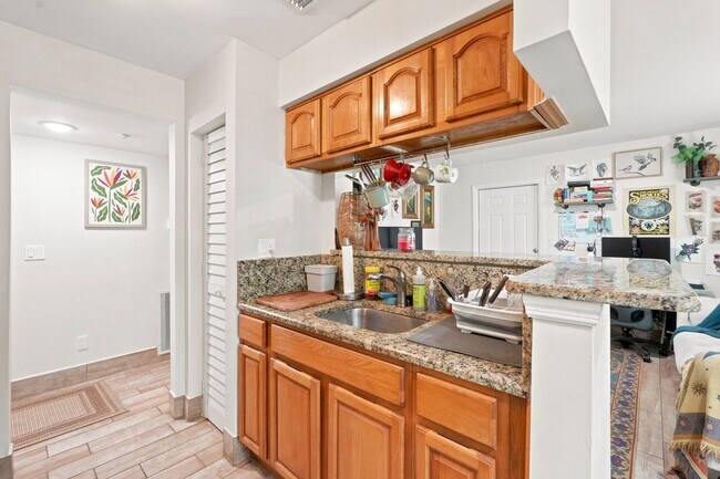Building Photo - 8642 Mallard Reserve Dr