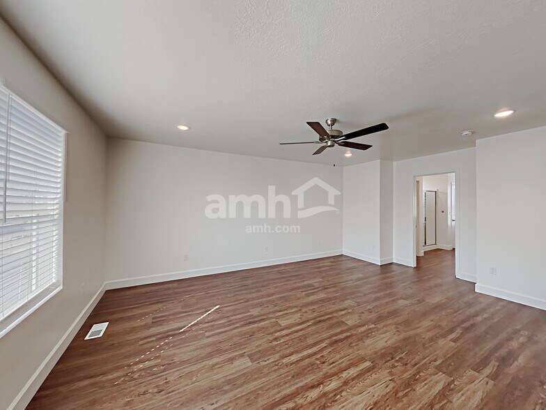 Building Photo - 1318 E White St