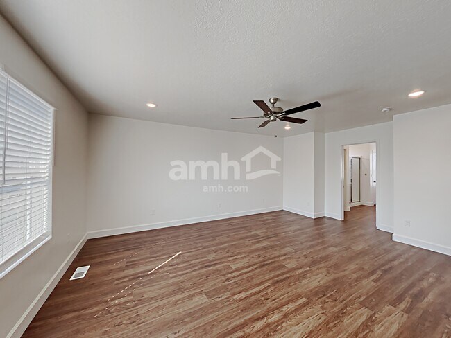 Building Photo - 1318 E White St