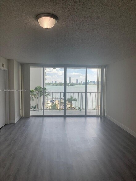 Building Photo - 7601 E Treasure Dr