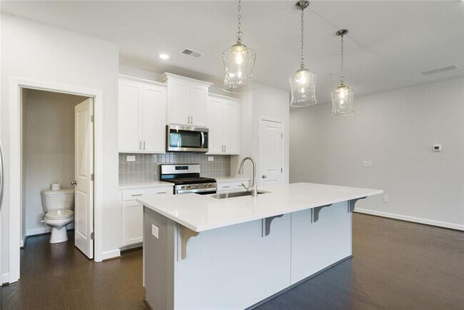 Building Photo - 313 Niles Ct