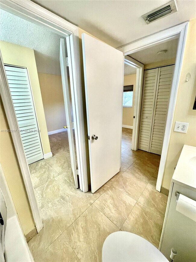 Building Photo - 3690 N 56th Ave