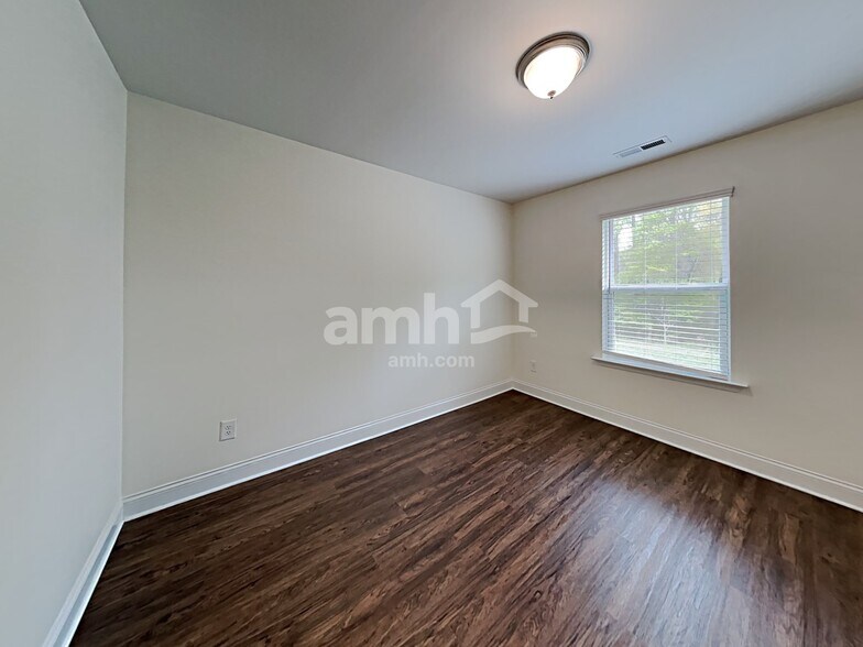 Building Photo - 82 Gregory Dr