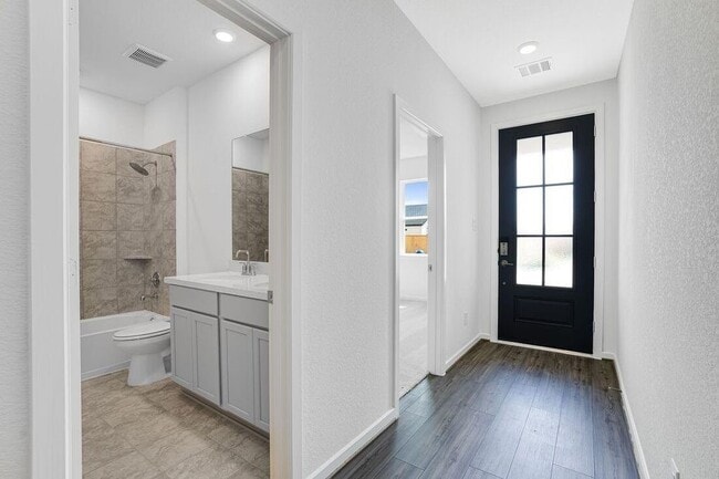 Building Photo - 9735 Bixby Crk Dr