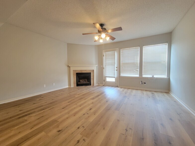 Building Photo - 4367 NE 83rd Terrace