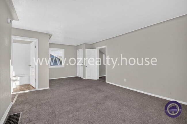 Building Photo - 1263 Crestwood Rd
