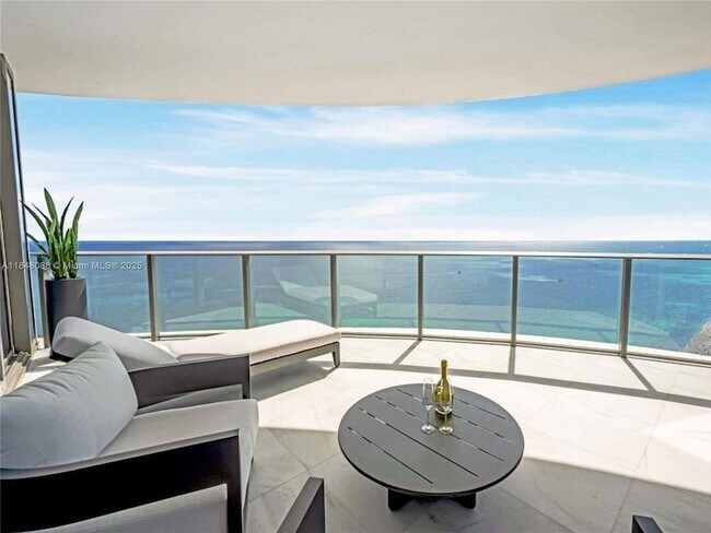 Building Photo - 15701 Collins Ave