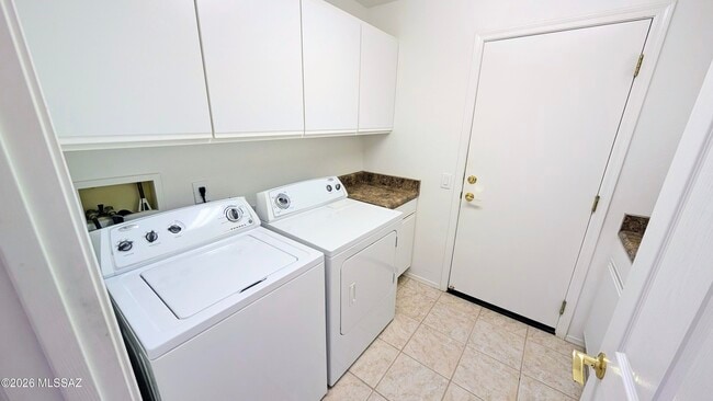 Building Photo - 37284 S Ocotillo Canyon Dr