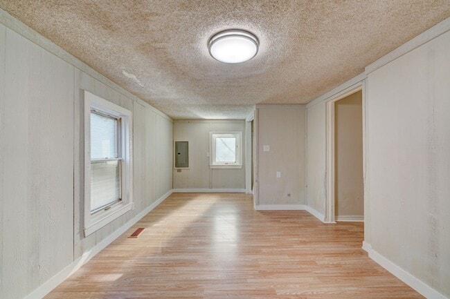 Building Photo - 4 Bedroom Available Now!
