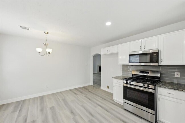 Building Photo - 2707 Shawna Lyn Dr
