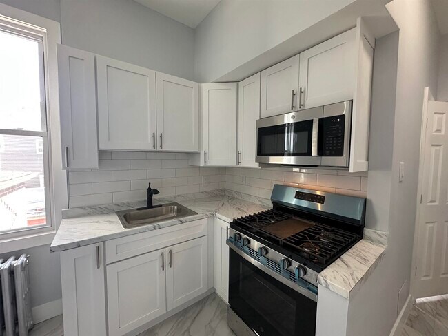 Building Photo - 707 New York Ave