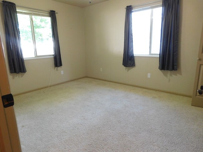 Building Photo - Home in Cottonwood Sub-Division