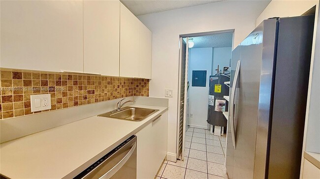 Building Photo - 6969 SW 36th Dr