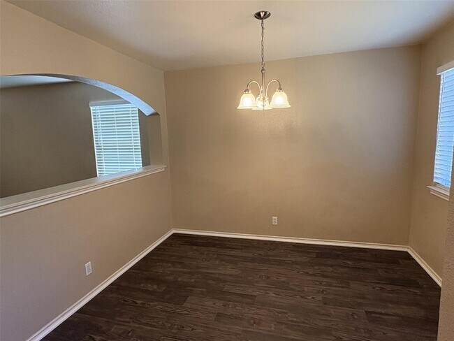 Building Photo - 6808 Sabrina Dr