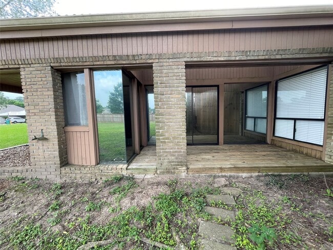 Building Photo - 12 Hallmark Dr