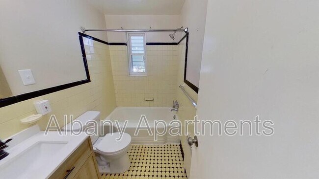 Building Photo - 31 Parkwood St