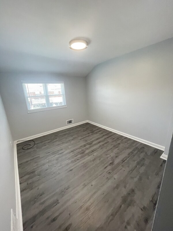 Building Photo - 7843 Lockwood Rd