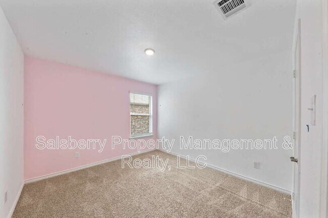 Building Photo - 503 Willow View Way