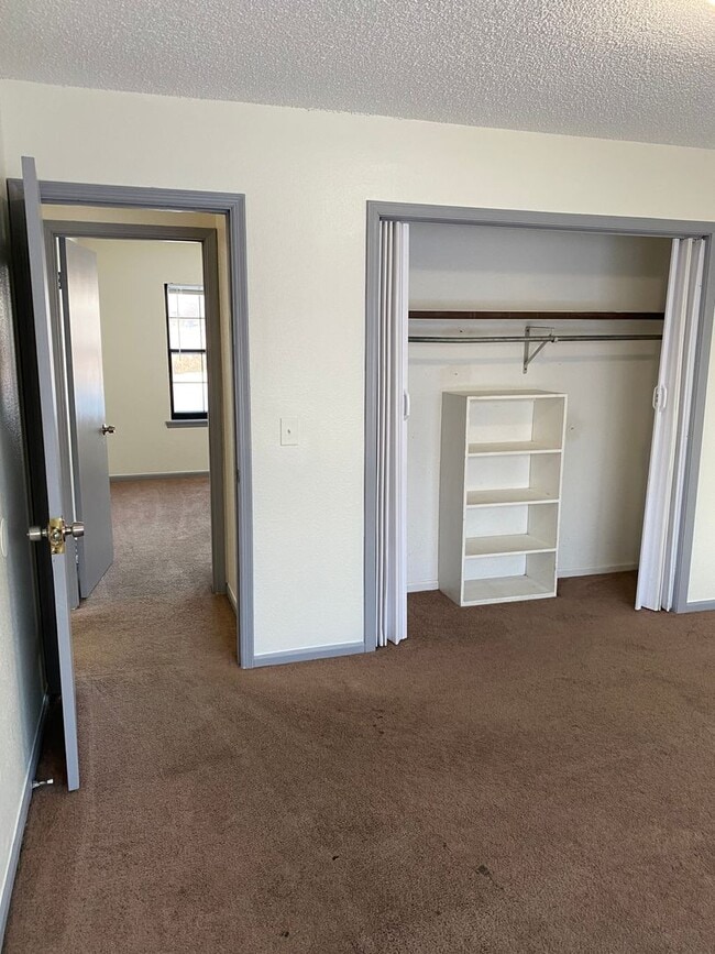 Building Photo - 2 Bedroom 1 Bath 1 Car Garage - Central Broken Arrow Location!