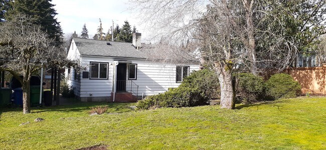 Building Photo - 5708 40th Ave NE