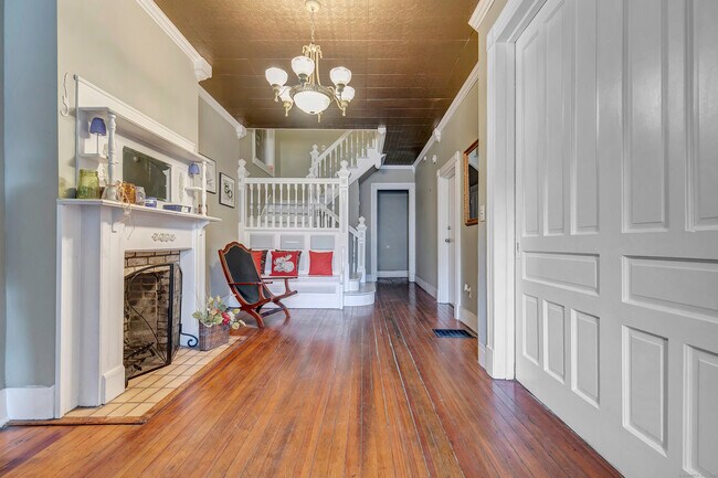 Building Photo - 108 William St