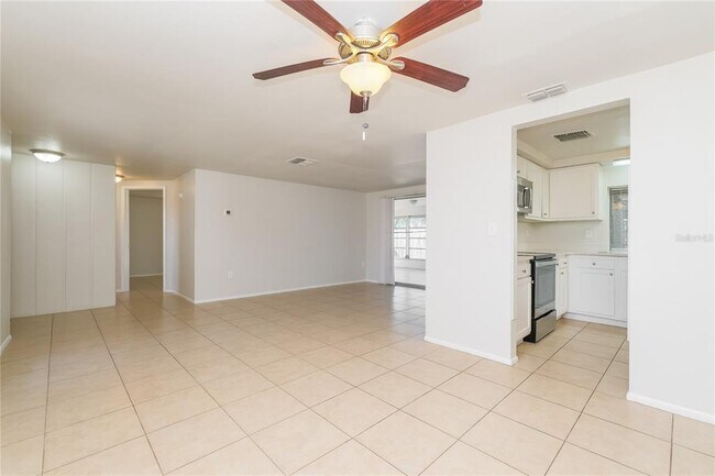 Building Photo - 3205 Moog Rd