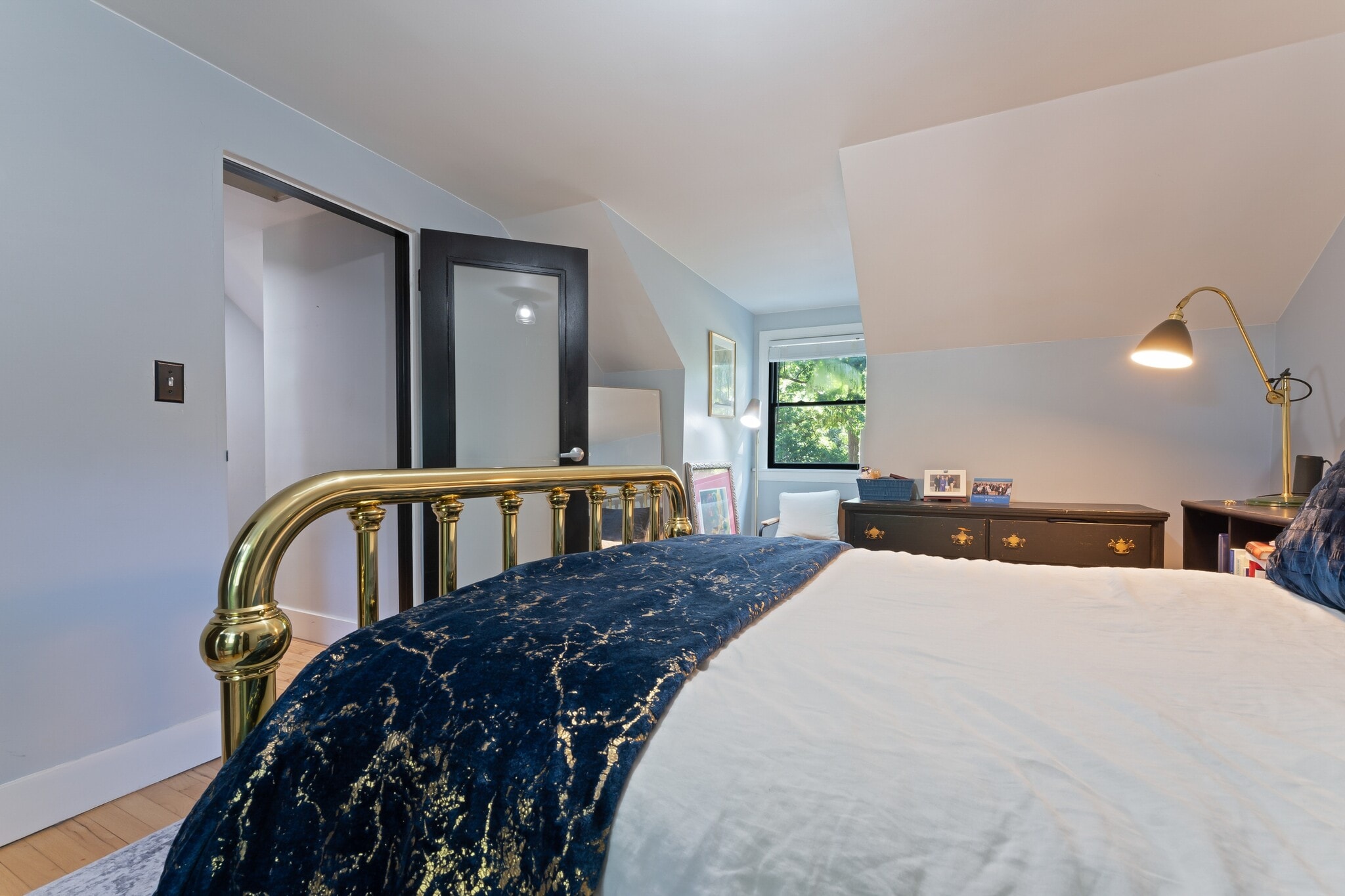 Building Photo - 929 St Marys St