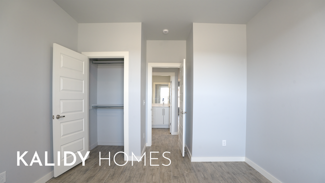 Building Photo - 305 Kirks Holw