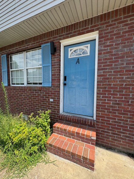 Primary Photo - 108 Penny Ln