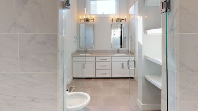 Building Photo - Beautiful East Nashville Bungalow