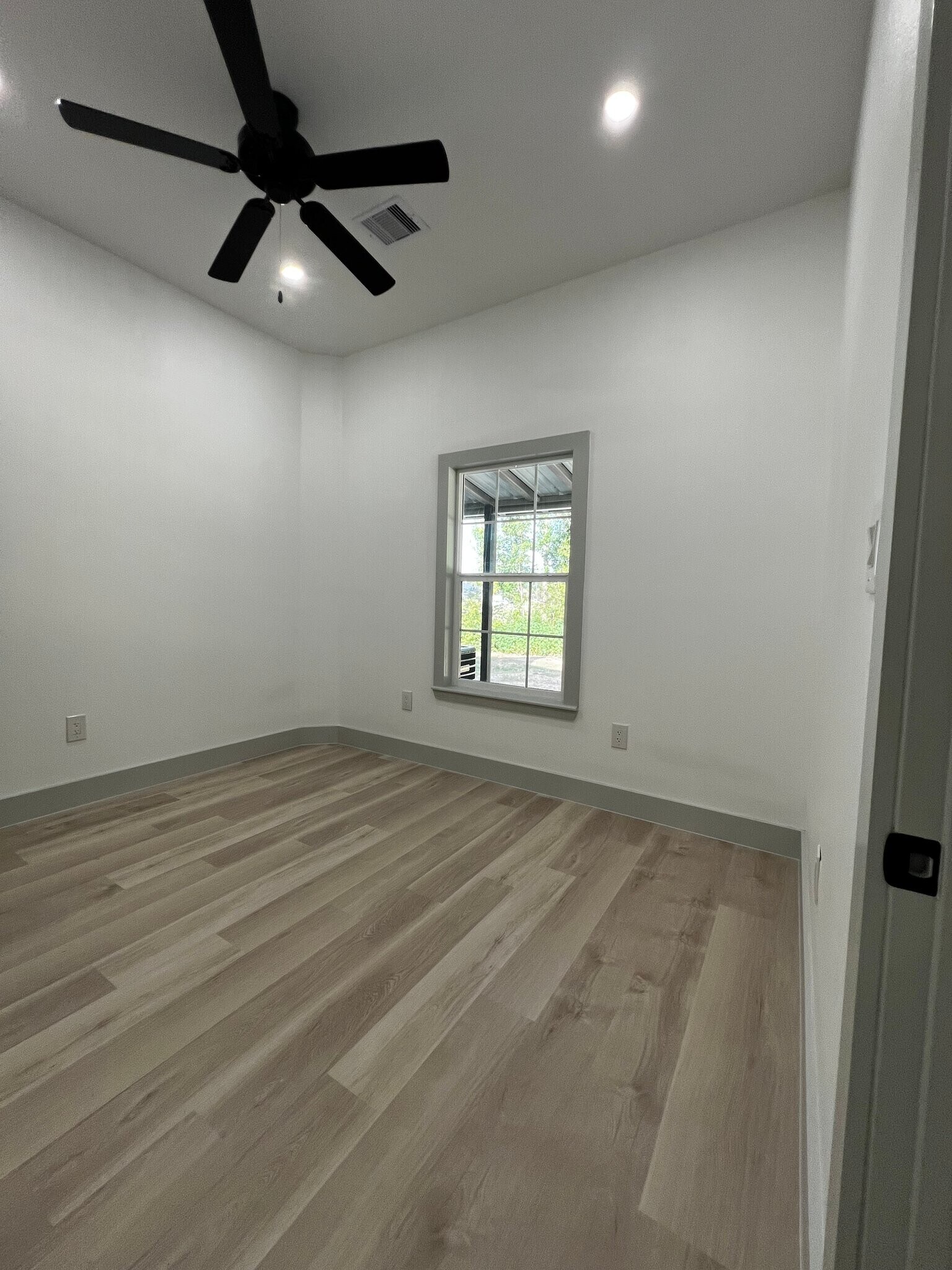 Building Photo - 982 Dundee Dr