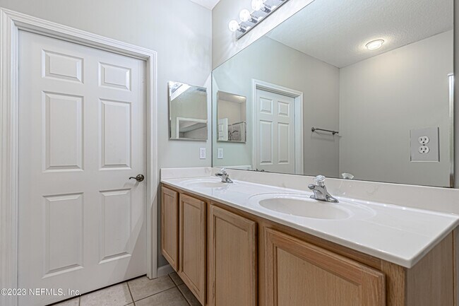 Building Photo - 2141 Stone Creek Dr