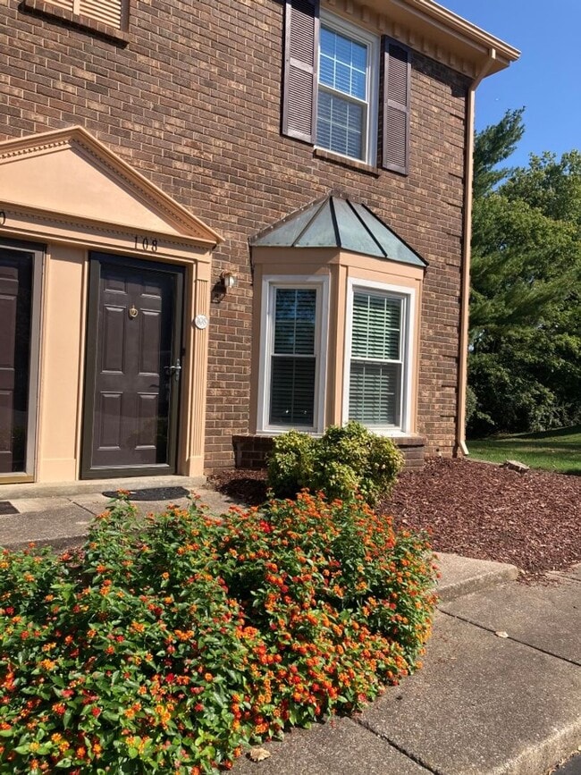 Building Photo - 108 Lakebrink Dr