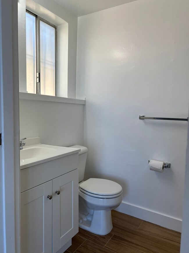 Building Photo - Daly City Home 4Bed 3 Ba