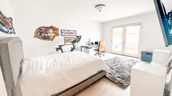 Building Photo - 1230 2nd St